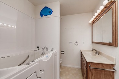 Rare Westend duplex in a quiet residential neighborhood now - photo 24