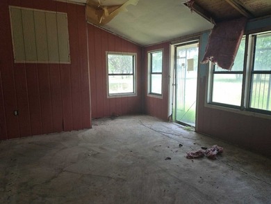 Opportunity-focused 4-bedroom, 2-bath property. Built in 1996 - photo 4