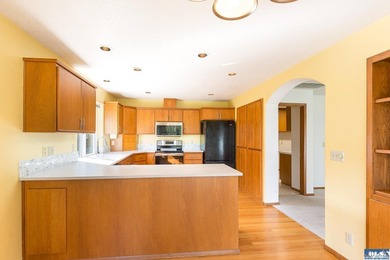 Stunning golf course views in this beautiful one level home - photo 29