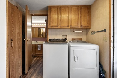 This well-maintained 3 bedroom, 2 bathroom home offers 1,296 - photo 33