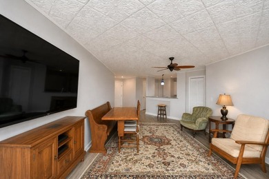 Spacious and renovated 2-bedroom 2-bath condo in the gated - photo 10