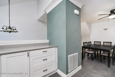 Welcome to 115 Forest Green, a beautifully maintained - photo 5
