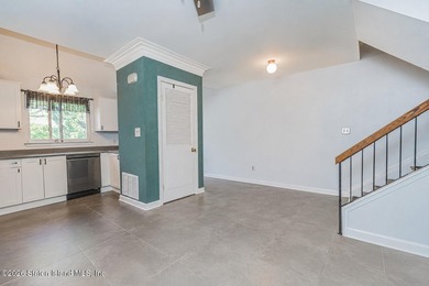 Welcome to 115 Forest Green, a beautifully maintained - photo 6