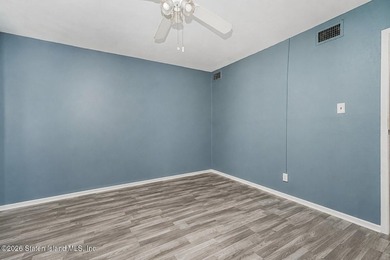 Welcome to 115 Forest Green, a beautifully maintained - photo 9
