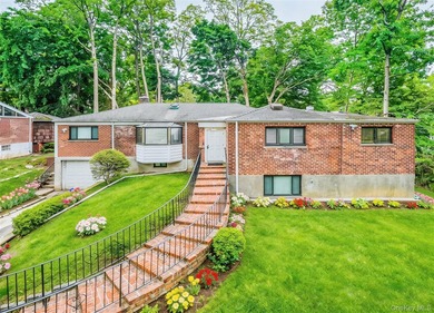 Located in the heart of Great Neck Village, this impeccably - photo 1