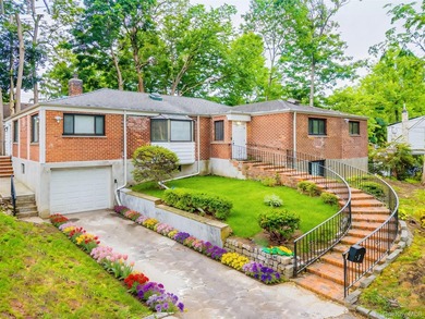 Located in the heart of Great Neck Village, this impeccably - photo 2