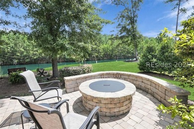 Discover the best of both worlds in this stunning custom home - photo 4