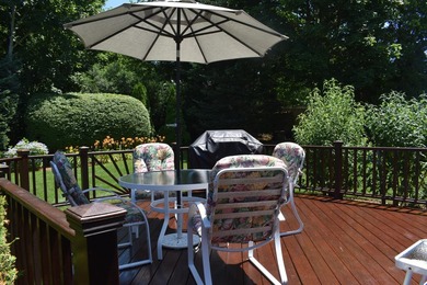A West Dennis ''Jewel'' of a home. 34 Fisk Street offering three - photo 8