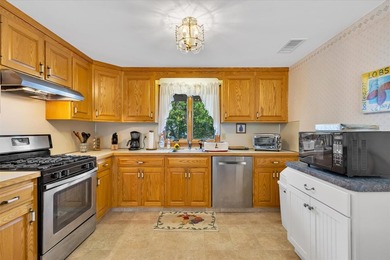 A West Dennis ''Jewel'' of a home. 34 Fisk Street offering three - photo 10