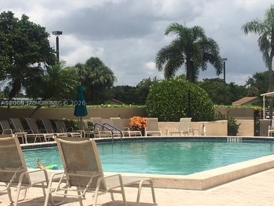 UPDATED UNIT WITH VERY NICE LAKE VIEW , SPACIOUS KITCHEN , AND - photo 10