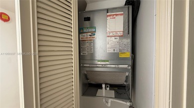 Very bright and beautifully updated 1-bedroom, 2-bath residence