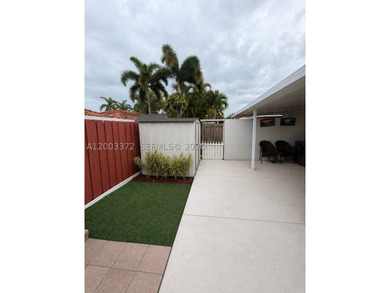 Beautiful, move-in ready home! This well-maintained property - photo 3