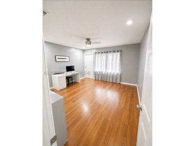 Beautiful, move-in ready home! This well-maintained property - photo 10