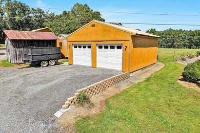 Welcome to Cedar Hall Farm! This 1918 beauty has been restored - photo 47