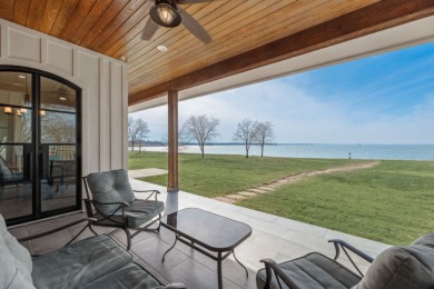Amazing 4 bed 4 bath lake home on open water! Incredible views! - photo 10