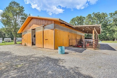 Welcome to Cedar Hall Farm! This 1918 beauty has been restored - photo 50