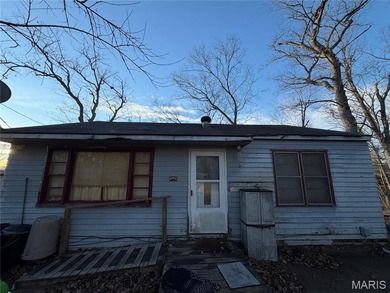 Meramec River Home Sale Pending in Robertsville Missouri