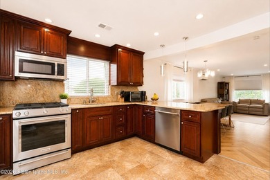 Welcome to 209 Sommer Avenue! This gorgeous 1-family, 3 bedroom - photo 8