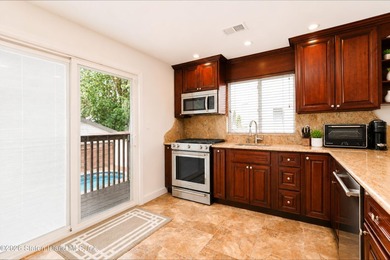 Welcome to 209 Sommer Avenue! This gorgeous 1-family, 3 bedroom - photo 9