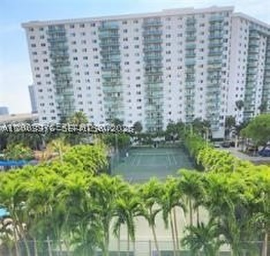 BEAUTIFUL 2 BED/ 1 BATH IN THIS STUNNIG CONDO - APARTMENT HAS AN - photo 2