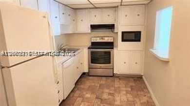 BEAUTIFUL 2 BED/ 1 BATH IN THIS STUNNIG CONDO - APARTMENT HAS AN - photo 4