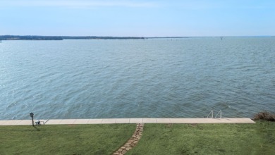Amazing 4 bed 4 bath lake home on open water! Incredible views! - photo 7