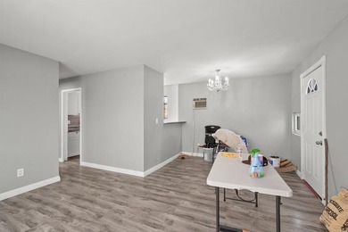 Great starter home. Single story, large backyard. Fresh interior - photo 7