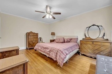 Move right into this beautifully renovated one bedroom, one bath - photo 11