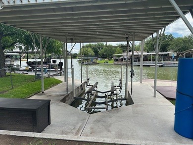 Looking for a relaxing retreat on the lake? Here is your - photo 11