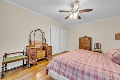 Move right into this beautifully renovated one bedroom, one bath - photo 12