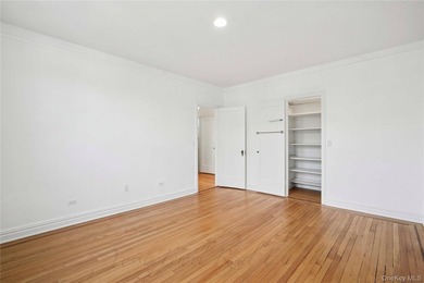 Welcome to 1 Meadow Dr in Woodmere, New York. A stunning - photo 14
