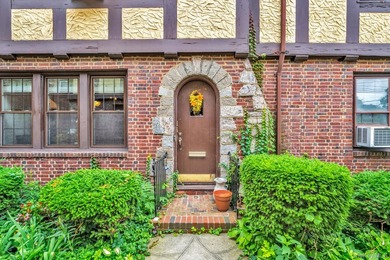 Move right into this beautifully renovated one bedroom, one bath - photo 15