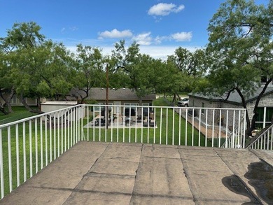 Looking for a relaxing retreat on the lake? Here is your - photo 16