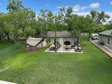Looking for a relaxing retreat on the lake? Here is your - photo 17