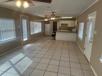 Looking for a relaxing retreat on the lake? Here is your - photo 18