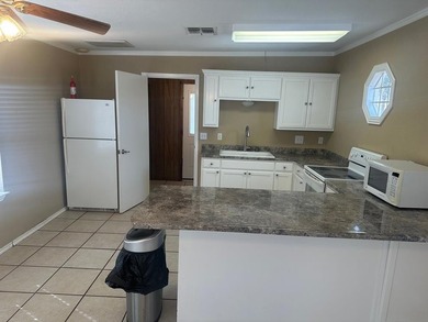 Looking for a relaxing retreat on the lake? Here is your - photo 20