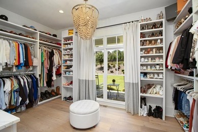 A Rare Estate Offering Luxury Living, Privacy & Timeless - photo 31