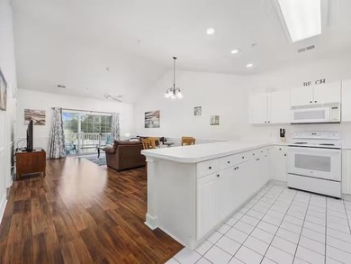 1 CAR GARAGE INCLUDED, PERFECTLY LOCATED, METICULOUSLY MAINT - photo 4