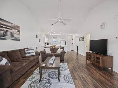 1 CAR GARAGE INCLUDED, PERFECTLY LOCATED, METICULOUSLY MAINT - photo 9