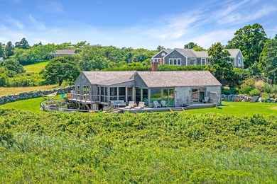 An iconic retreat in Chilmark, this totally renovated beach - photo 3