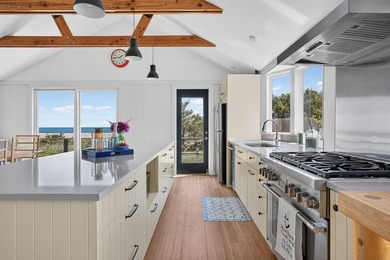 An iconic retreat in Chilmark, this totally renovated beach - photo 7