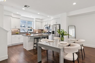 Modern Living in Marina Bay in this stylish and spacious - photo 11