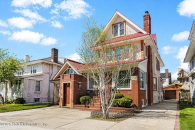 Come and see this magnificent one family detached home in the - photo 1