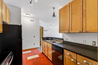 Motivated Seller. 1 Bedroom + Den. Enjoy easy, low-maintenance - photo 12