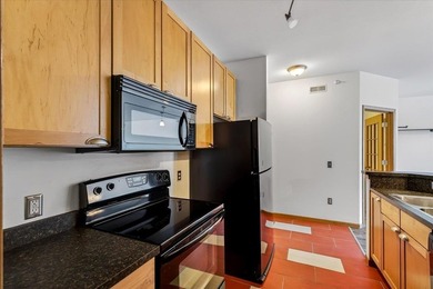 Motivated Seller. 1 Bedroom + Den. Enjoy easy, low-maintenance - photo 13