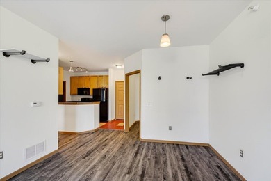 Motivated Seller. 1 Bedroom + Den. Enjoy easy, low-maintenance - photo 15