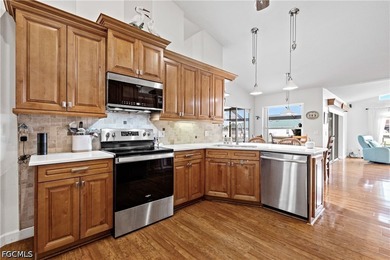 Luxurious, bright, spacious, inviting, charming, elegant and - photo 21