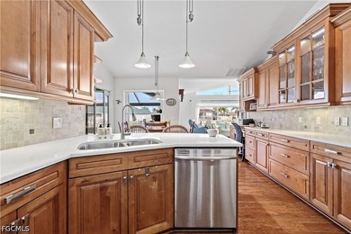 Luxurious, bright, spacious, inviting, charming, elegant and - photo 22