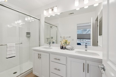Modern Living in Marina Bay in this stylish and spacious - photo 25