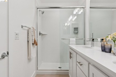 Modern Living in Marina Bay in this stylish and spacious - photo 26